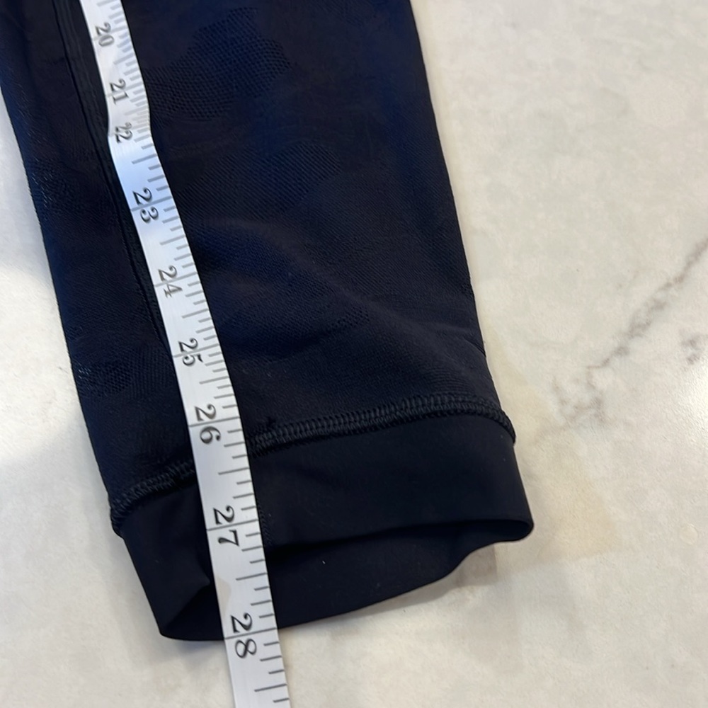 Lululemon Sheer Will High-Rise Tight‎ 28" *Camo
Black Size 8 - Picture 9 of 13